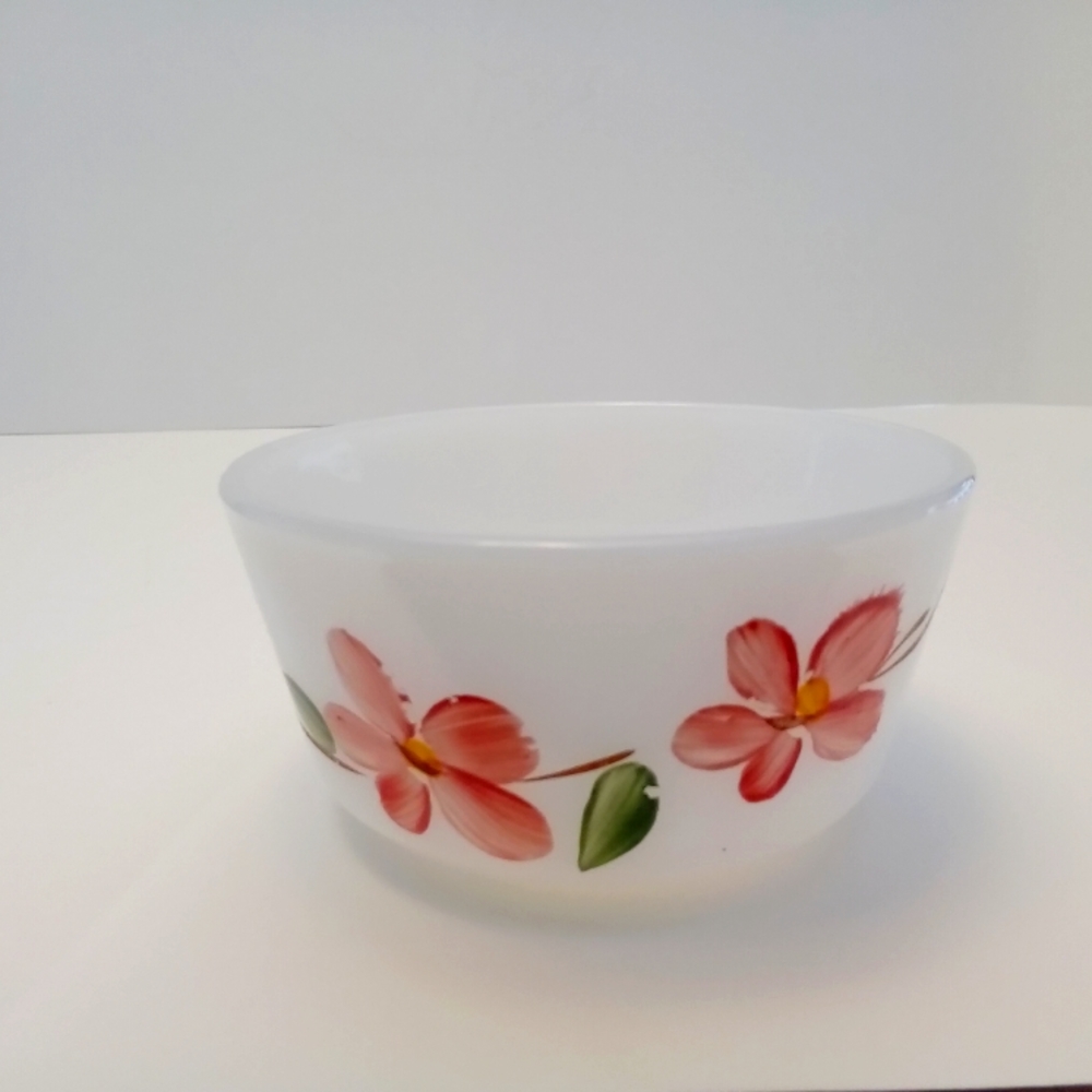 Rare Fire king oven warehouse milk glass bowl